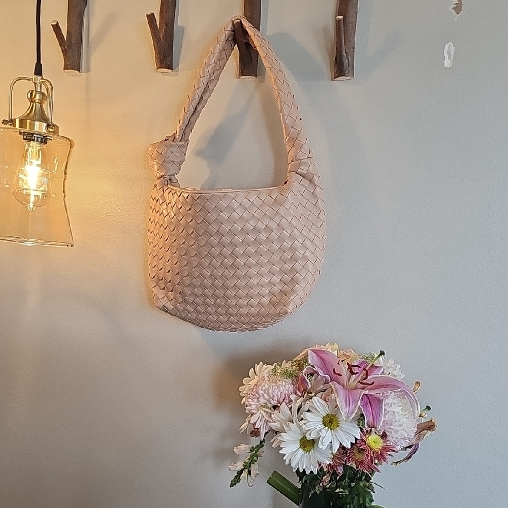Elegant Tan Woven Women's Bag